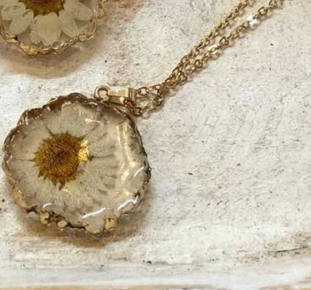 Daisy Gold Necklace