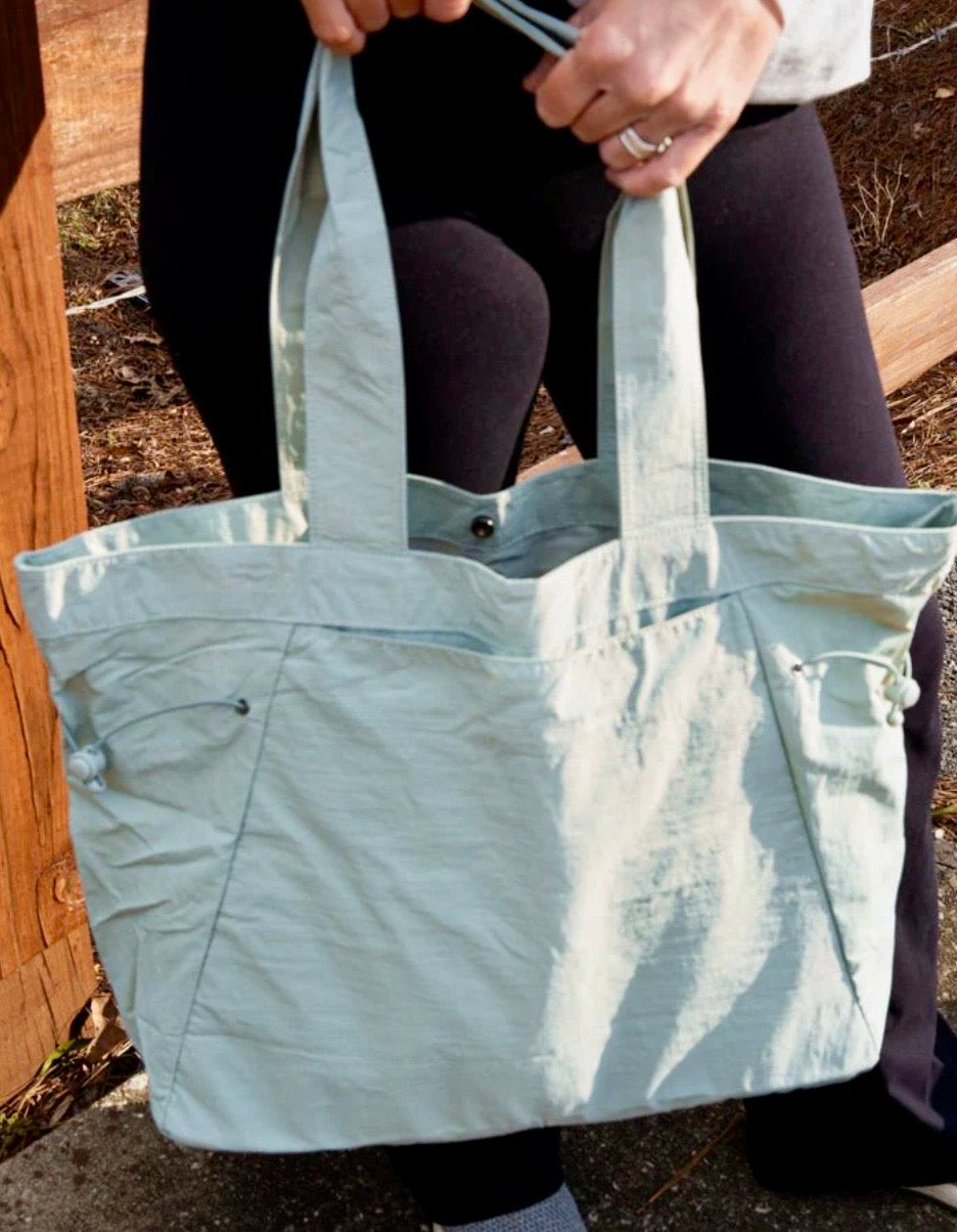 Light Weight On the Go Tote