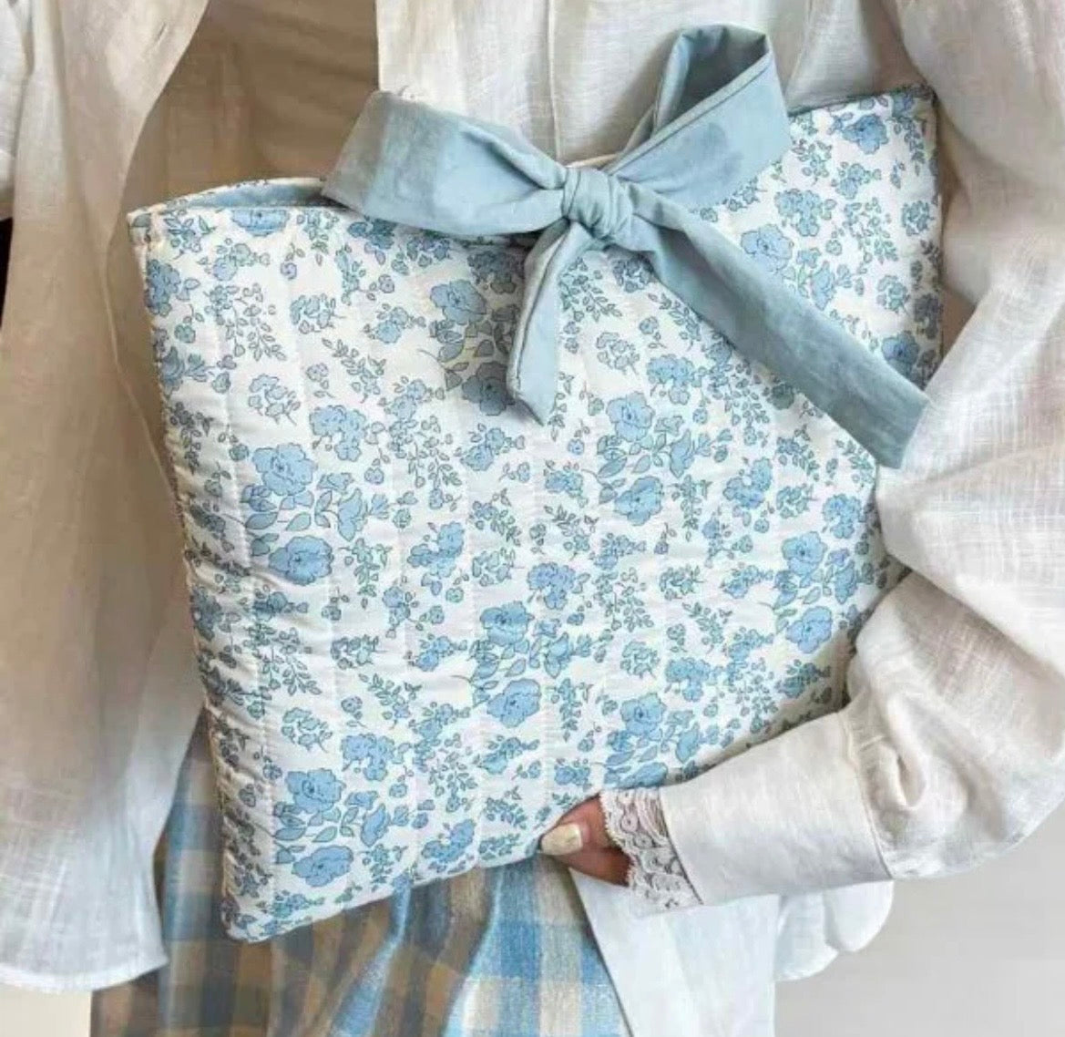 Floral Pattern Bible Cover/Bag