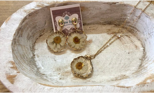 Daisy Gold Necklace